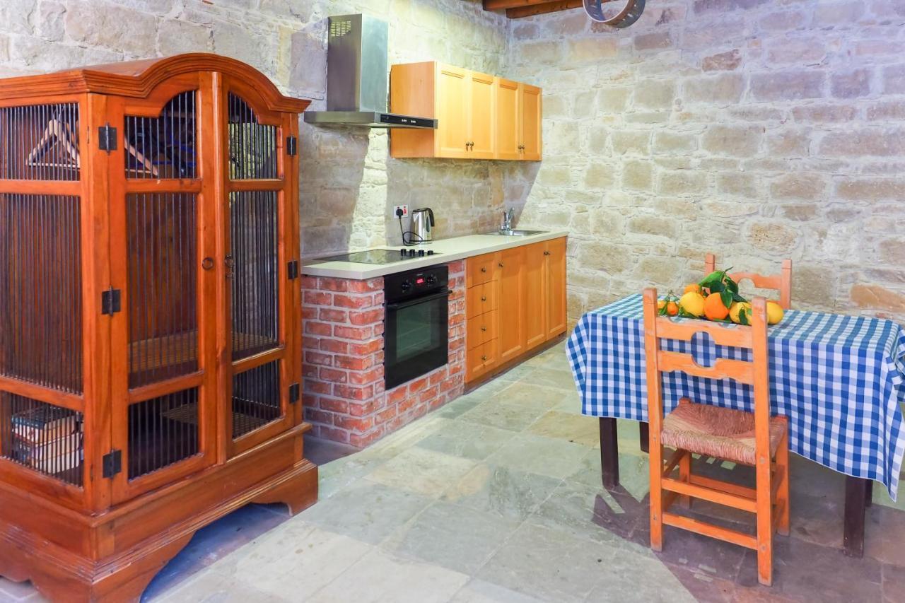 لارنكا Zoes Traditional Apartments, Bed & Breakfast المظهر الخارجي الصورة