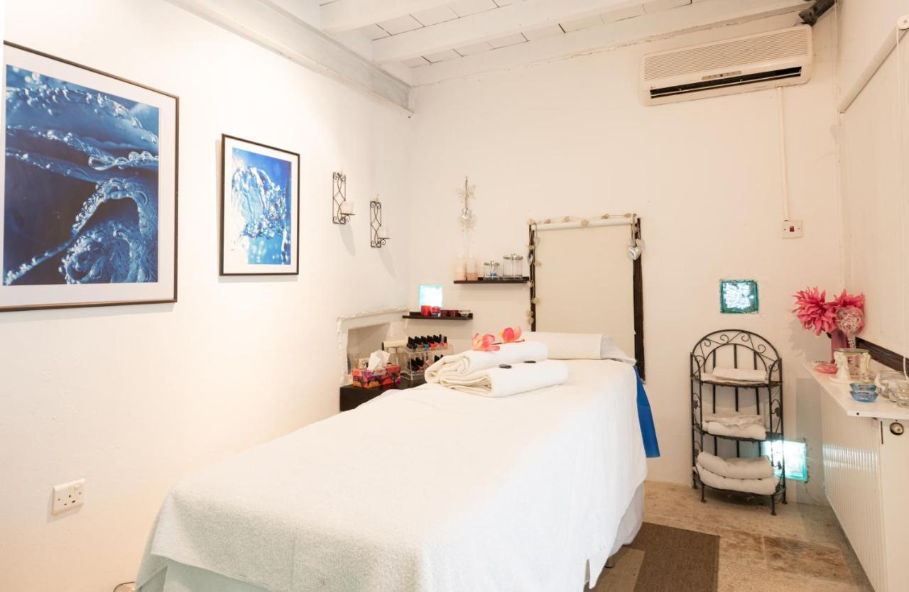 لارنكا Zoes Traditional Apartments, Bed & Breakfast المظهر الخارجي الصورة